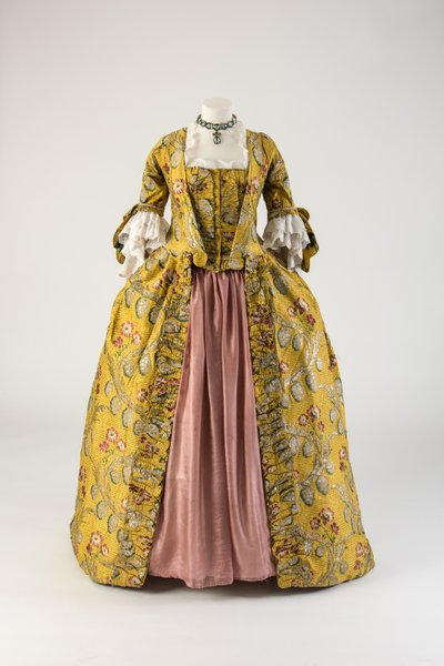 Yellow and gold woven silk robe à la française, 1760s by Unbekannt Unbekannt